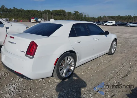 2015 Chrysler 300 300S z USA, uszkodzony, nr VIN 2C3CCABG1FH859465